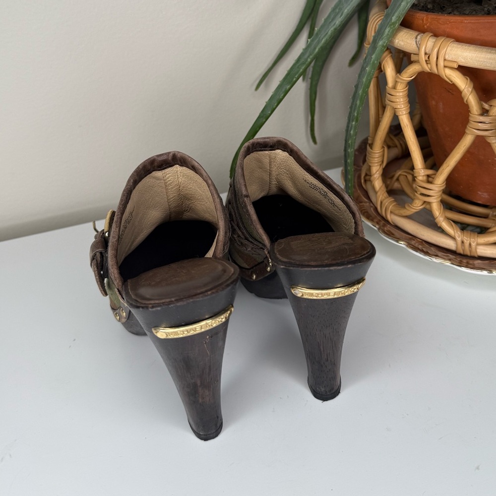 Michael Kors Camo Canvas Leather Clog Mules Heels Studded Buckle Woman’s 5.5M - Picture 3 of 12